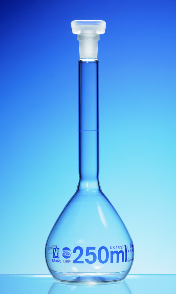 Volumetric flasks, boro 3.3, class A, blue graduations, with PP stopper, incl. USP batch certificate