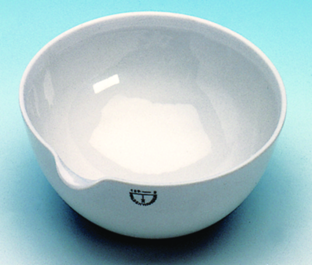 Evaporating basins, porcelain, with spout, round bottom, medium form